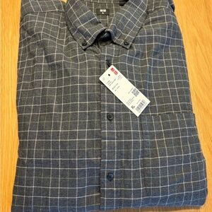Uniqlo Men's Blue Plaid Button Down Shirt